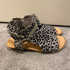Women’s New Blowfish Sandals Size 7.5
